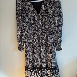 Old Navy Black and White Floral Long Sleeve V-Neck Dress